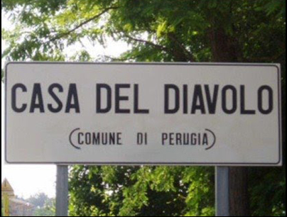 Cartello spaventoso in Umbria